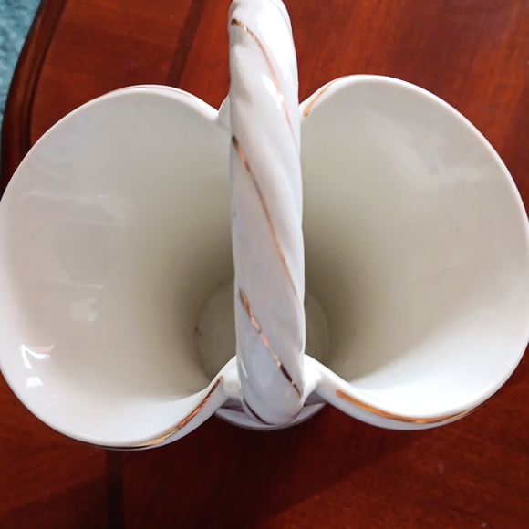 Vintage real gold trim basket vase - Picture 3 of 5